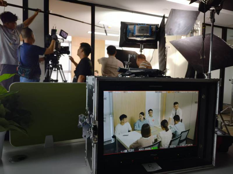 翼城县TVC拍摄公司：科技产品视觉化大师，诠释未来感与功能美学